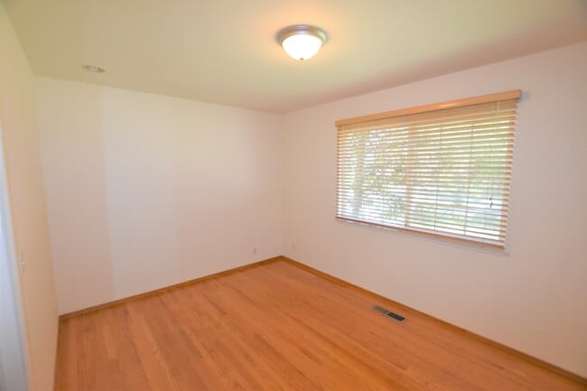 Building Photo - Beautiful 1,396 square foot home situated ...