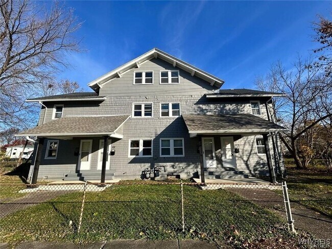 Building Photo - 527 24th St