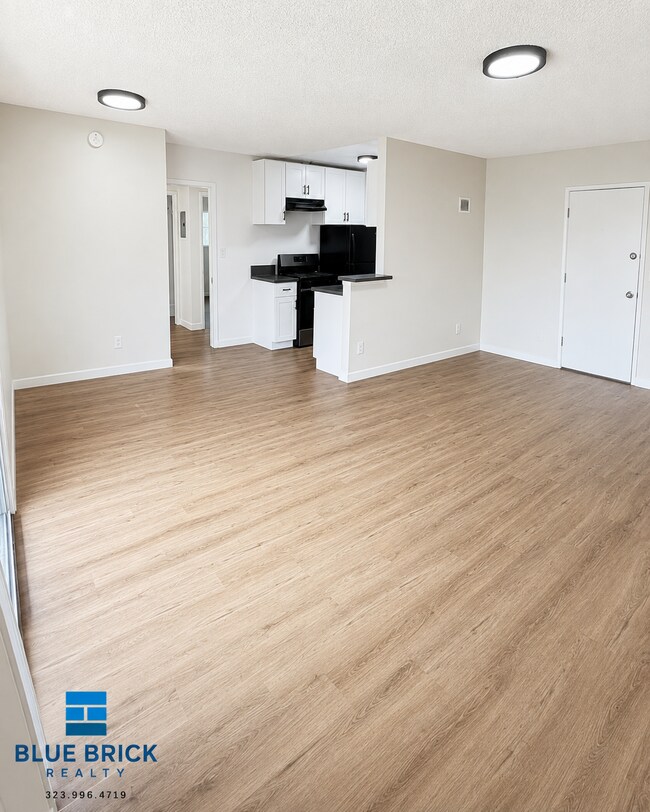Building Photo - 13238 Vanowen St
