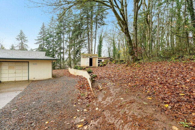 Foto del edificio - Secluded 4 bed, 2 bath home in West Salem, OR