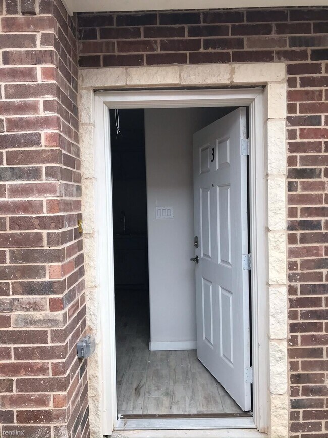 Building Photo - 2 br, 2.5 bath Apartment - 2810 Primrose 02