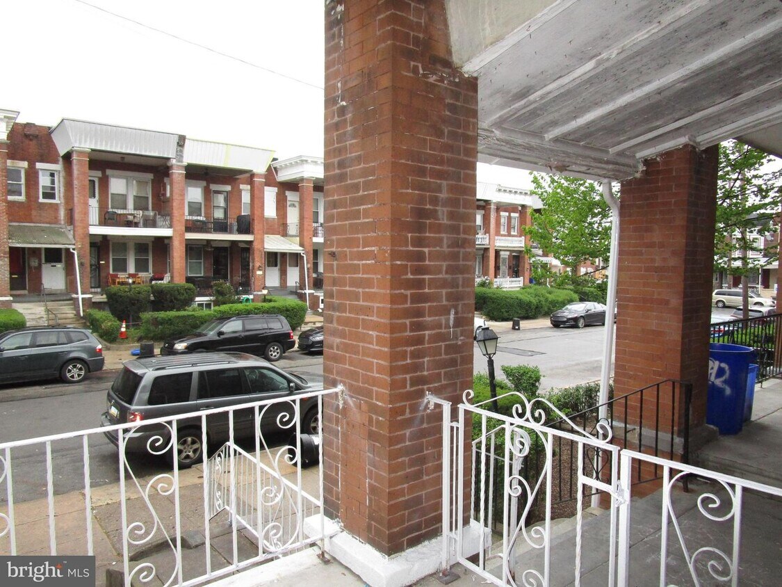 Primary Photo - 5914 Carpenter St