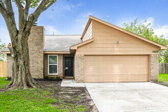 Building Photo - 15834 Baybriar Dr