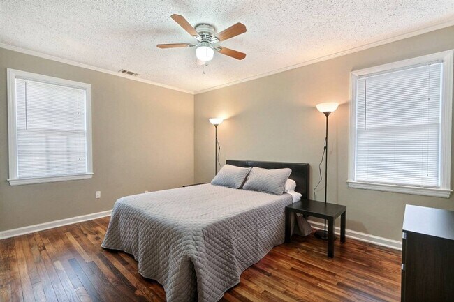Foto del edificio - Large 3BR/1BA East Savannah House For Rent