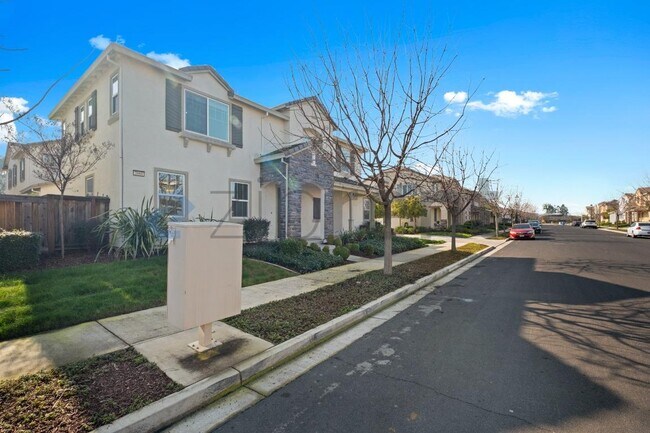 Foto del edificio - 2060 Salice Wy