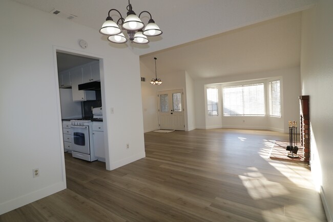 Building Photo - 726 Briar Hill Cir