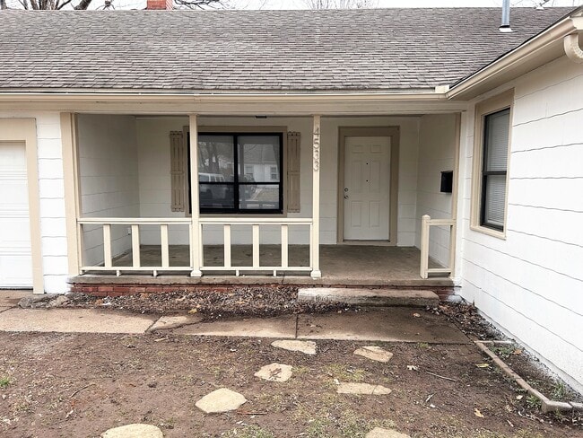 Building Photo - 4533 E 5th Pl