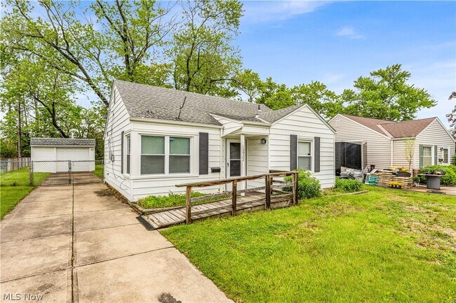 Foto del edificio - 15922 Eleanore Dr