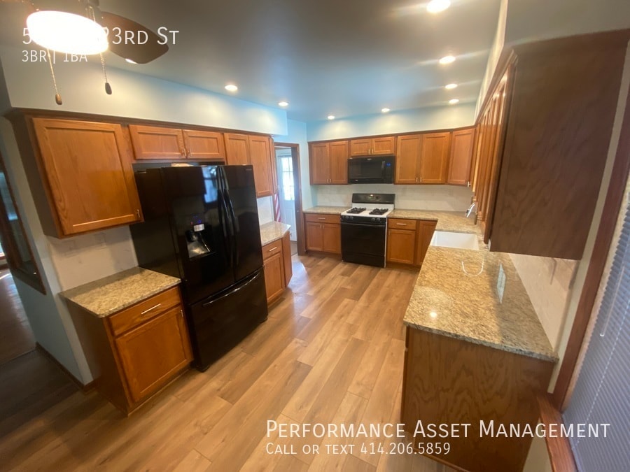Primary Photo - BEAUTIFUL 3 BEDROOM 2 BATH
