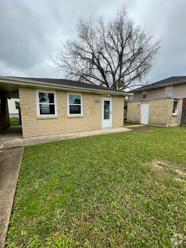 Building Photo - 7927 Danube Rd