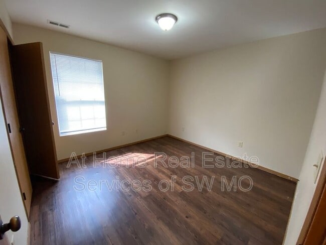 Building Photo - 1109 S Clifton Ave