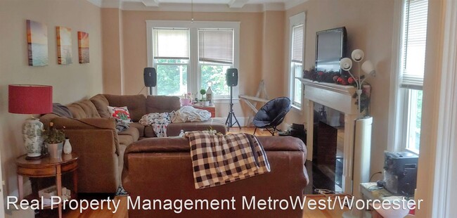 Building Photo - 4 br, 2 bath House - 9 Ivanhoe Road