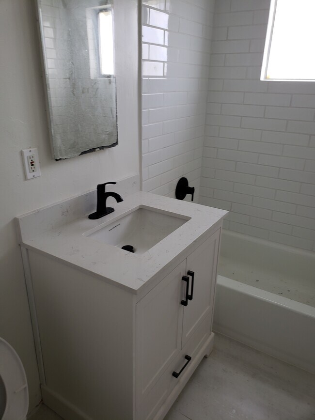 Foto del edificio - 1451 E 21st St