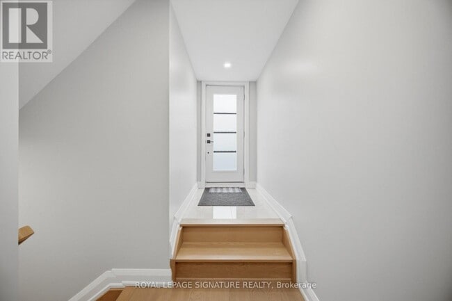 Building Photo - 91 Roulette Cres