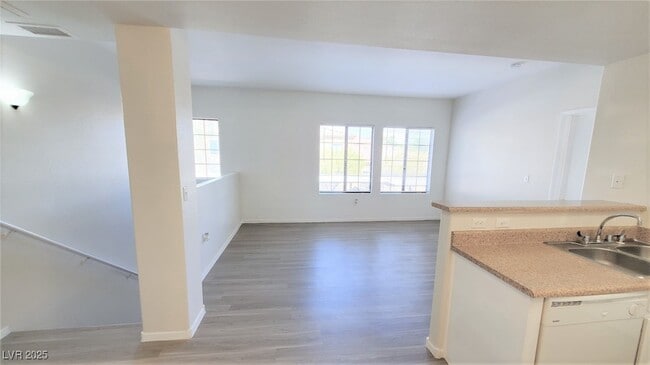 Foto del edificio - 2141 Hussium Hills St