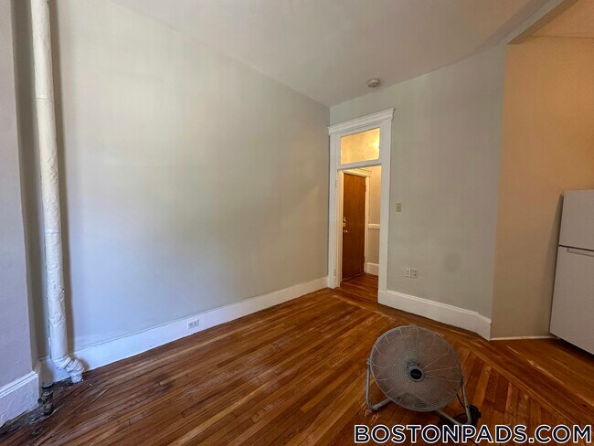 Building Photo - 38 Hemenway St