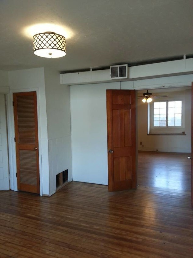 Primary Photo - 15107 Clifton Blvd