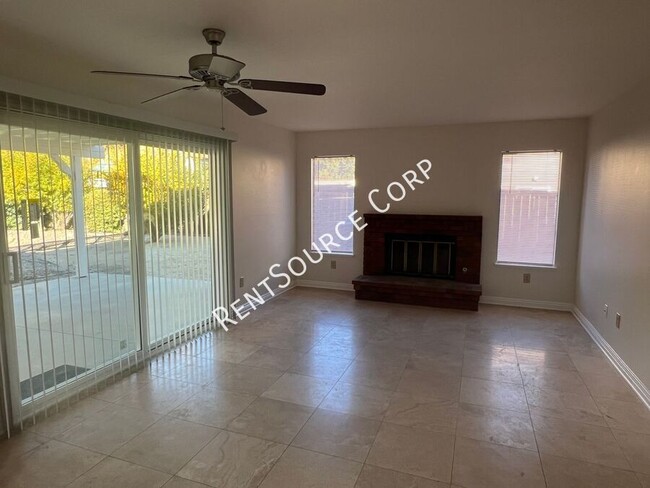 Foto del edificio - 4 Bedroom Home For Rent in West Palmdale