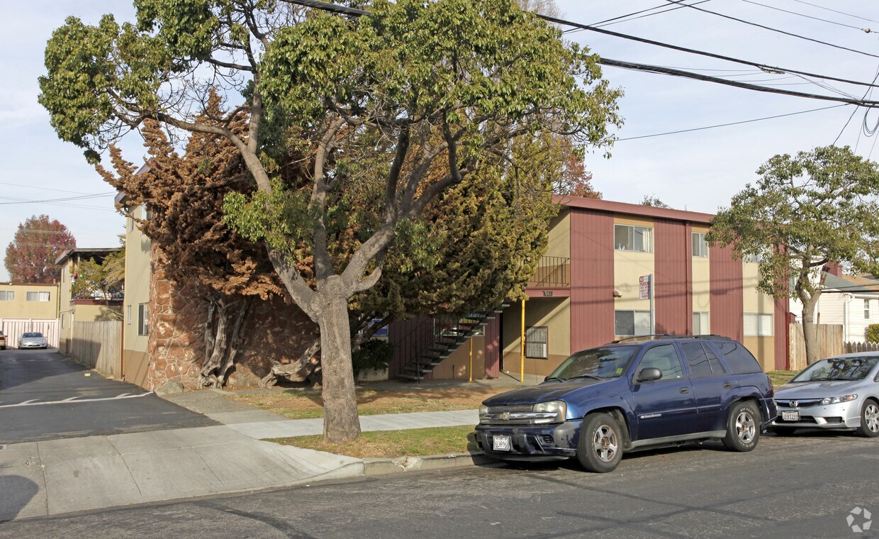 Building Photo - 561 Pacific Ave