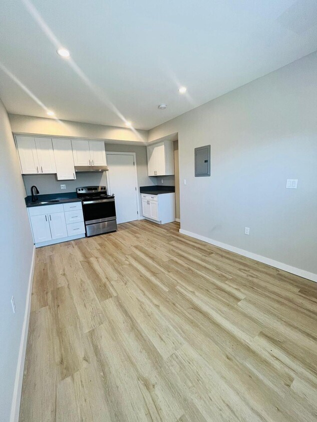 Foto principal - Renovated 1 Bedroom now available!!!