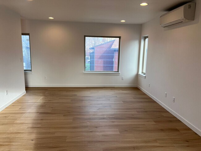 Foto del edificio - Brand New Townhomes With Upscale Modern Design