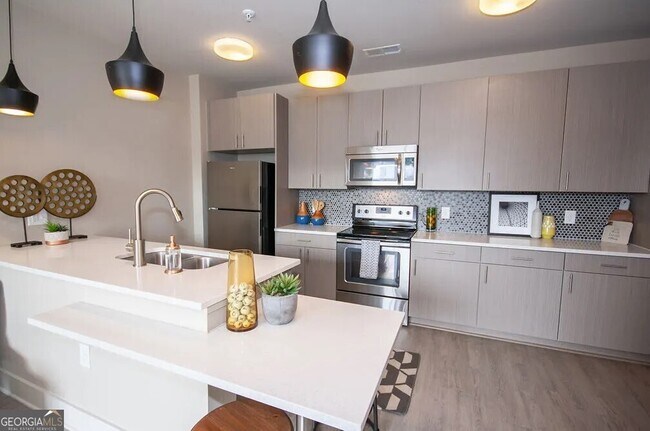 Foto del edificio - 245 E Trinity Pl