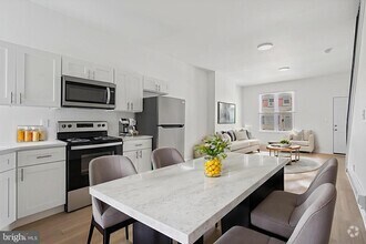 Building Photo - 330 N 61st St