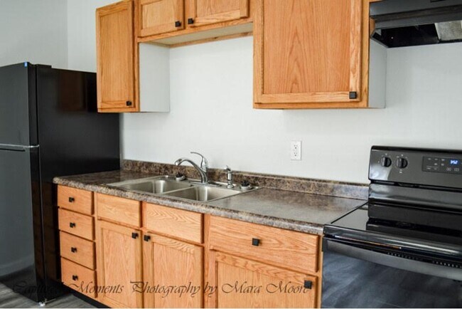 Building Photo - 3 Bedroom/1Bath