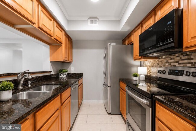 Building Photo - 3310 Wyndham Cir