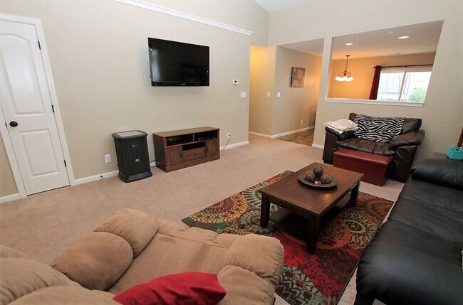 Foto del edificio - 3 Bed, 2 Bath + Office/Den with Fenced Yard in Lafayette