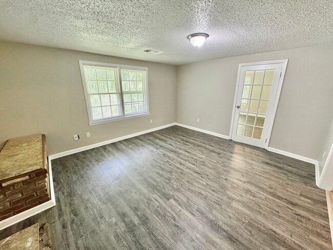 Building Photo - 791 Eyers Rd