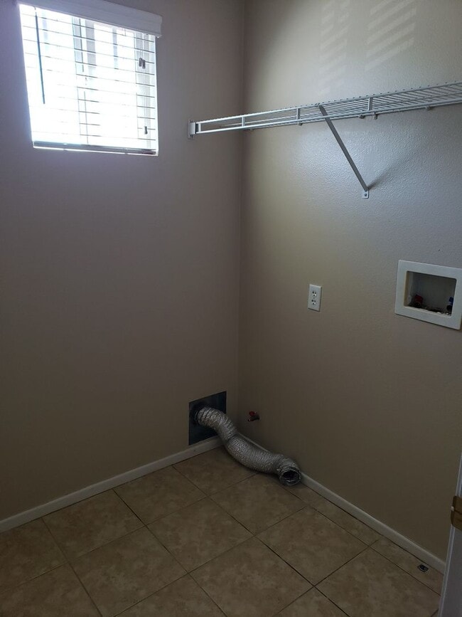 Foto del edificio - 4 Bedroom 2.75 Bathroom House