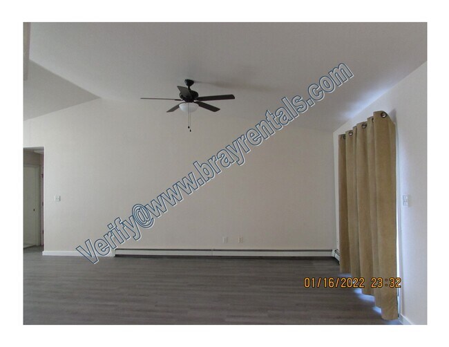 Building Photo - 555 Mica Dr