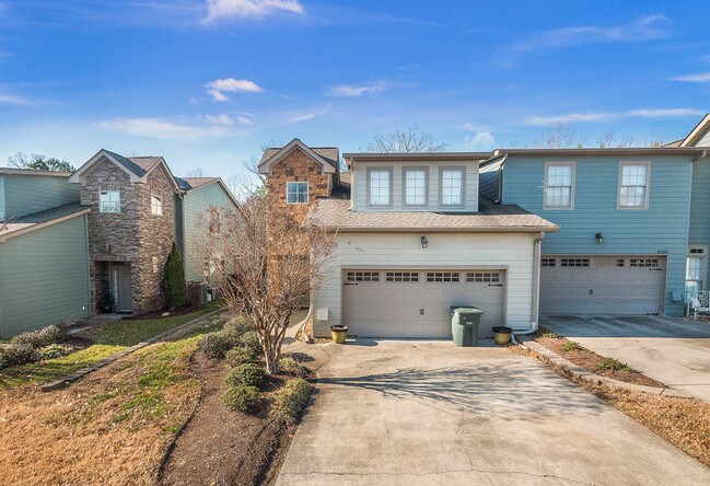 Building Photo - 2323 Rivendell Ln