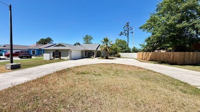 Building Photo - 204 S Glades Trail