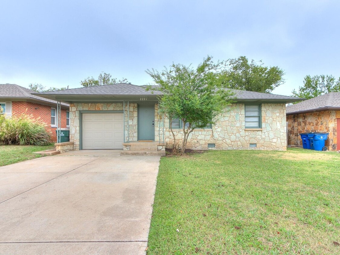 Photo - 2221 Churchill Pl