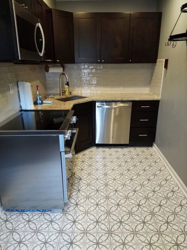 Cocina - 1920 N Rhodes St
