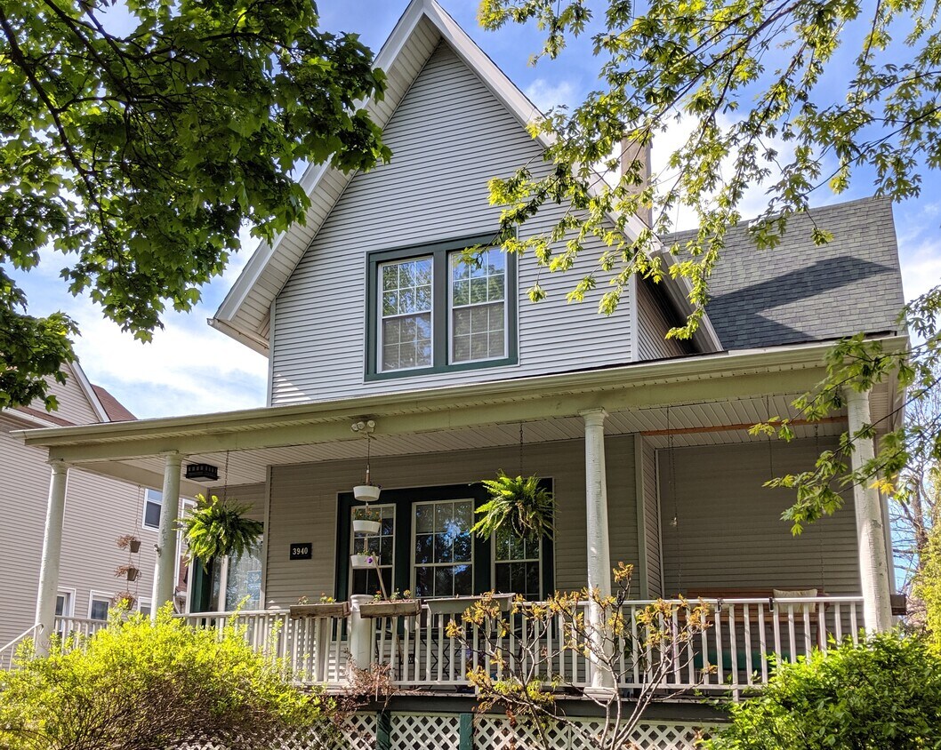 Primary Photo - 3940 W Dakin St