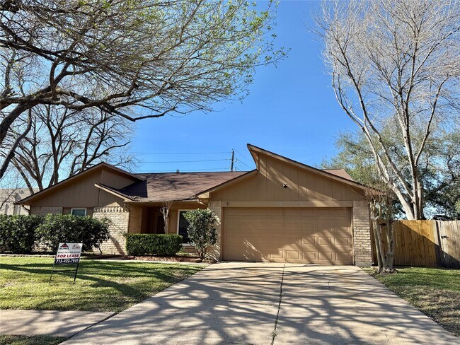 Building Photo - 3602 Brier Gardens Dr