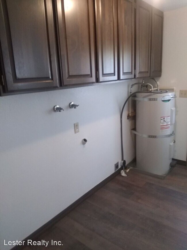 Building Photo - 3 br, 2 bath House - 3500 Summers Lane #45
