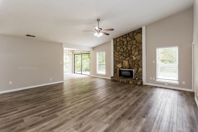 Building Photo - 6270 Beethoven Cir