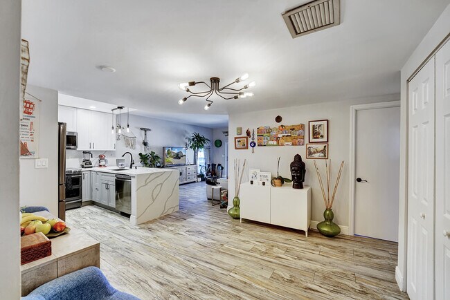 Foto del edificio - 290 W Palmetto Park Rd