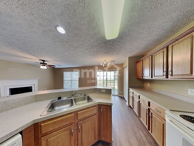 Building Photo - 1000 Brianne Ct