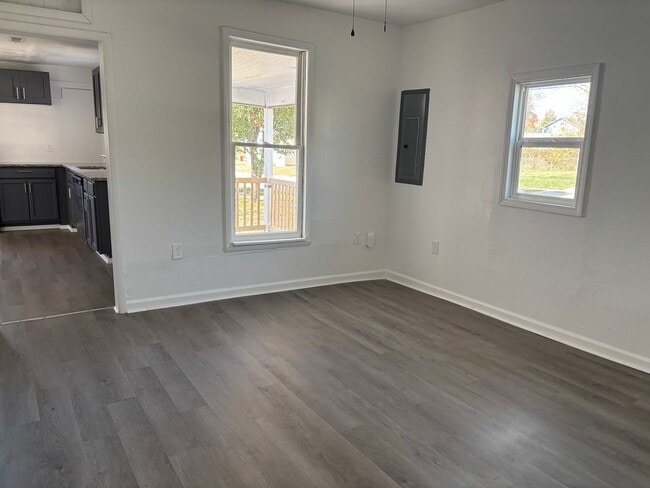 Foto del edificio - Modern Charm Meets Comfort: Fully Remodele...