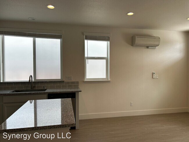 Building Photo - 1 br, 1 bath House - 2127 Dennis Lane