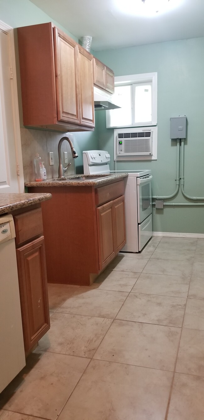 Kitchen - 3031 S Braeswood Blvd