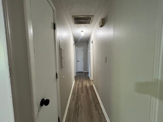 Foto del edificio - 745 Rustland Dr