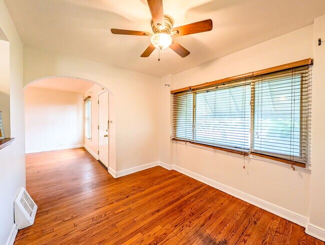 Foto del edificio - 631 Balmoral Ave