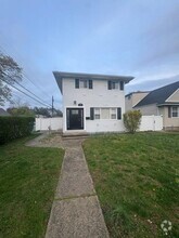 Building Photo - 42 Madison Dr