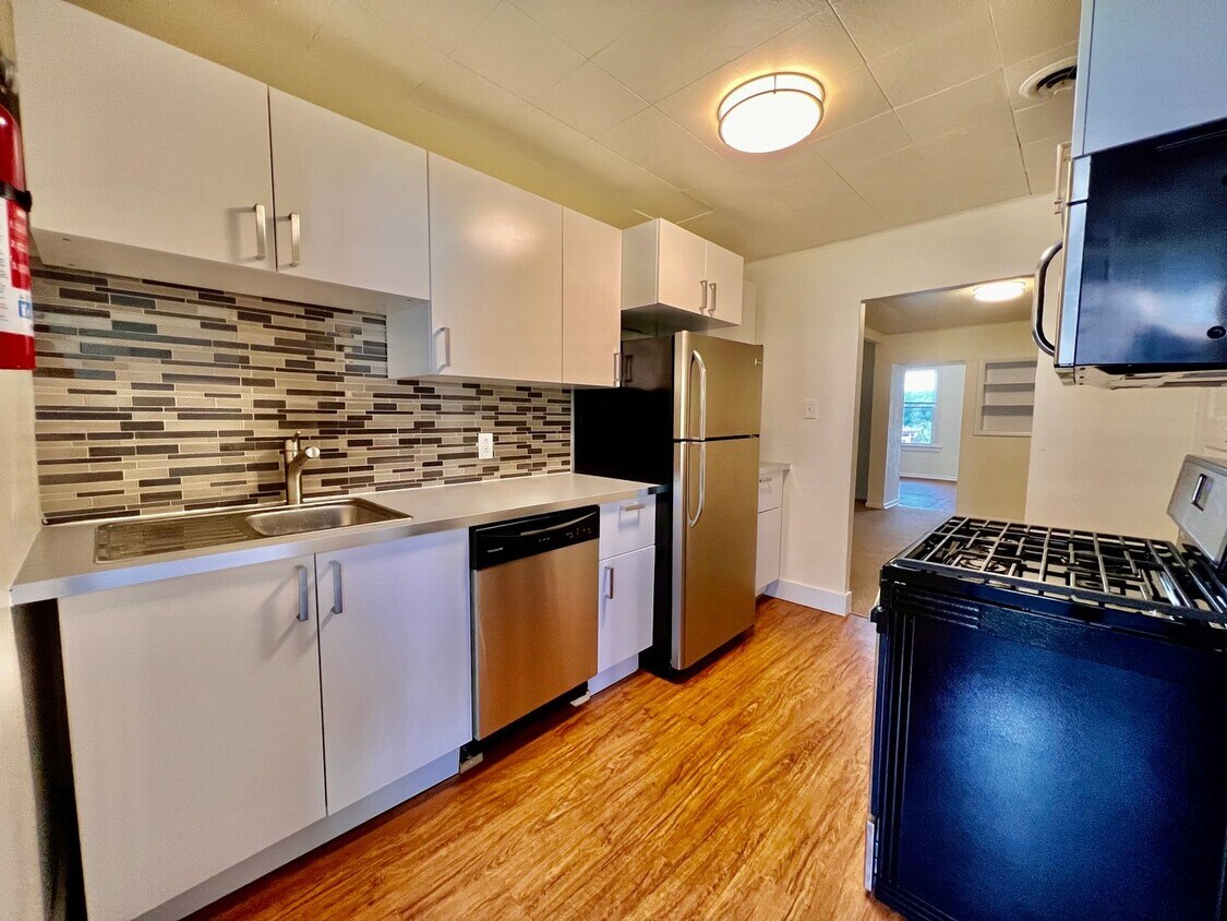 Spacious 1BR apartment with office/ 2nd bedroom. - Spacious 1BR apartment with office/ 2nd bedroom.